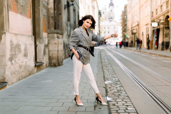 Quel pantalon sexy pour femme choisir pour une tenue en ville ?